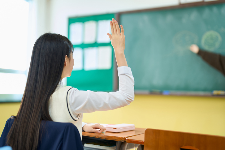 던진 책 한 권이 특수상해가 되는 교실…법정에 쌓이는 '학폭'